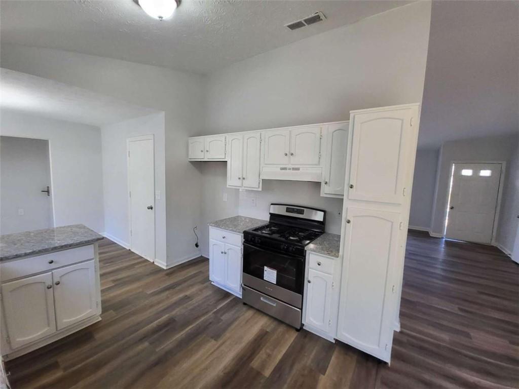 915 Fox Valley Court Property Photo 8