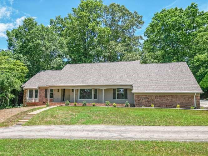 3216 Golf Club Drive Property Photo 1