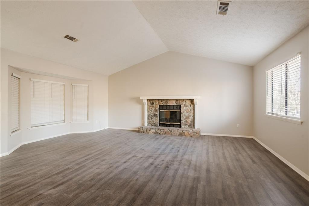 5449 Martins Crossing Road Property Photo 7