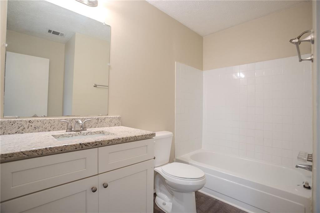 5449 Martins Crossing Road Property Photo 16