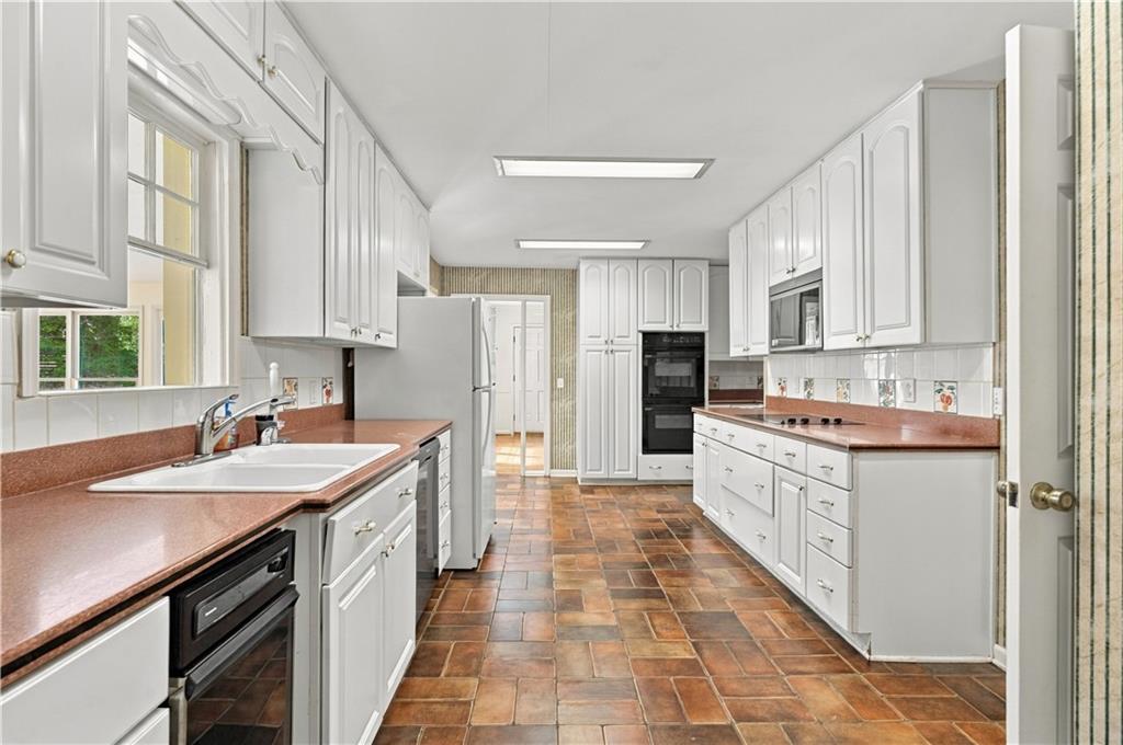 4 Windemere Lane Property Photo 33