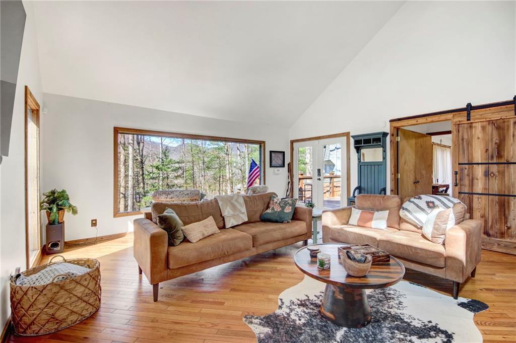 334 Lake View Trace Property Photo 4