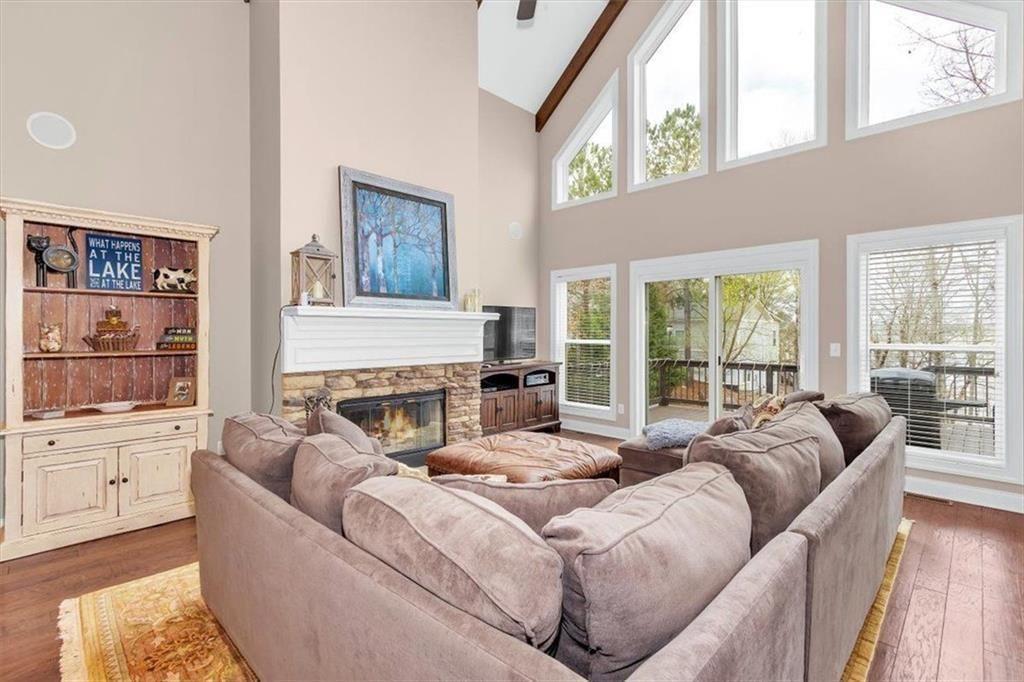 1075 Willow Way Property Photo 17