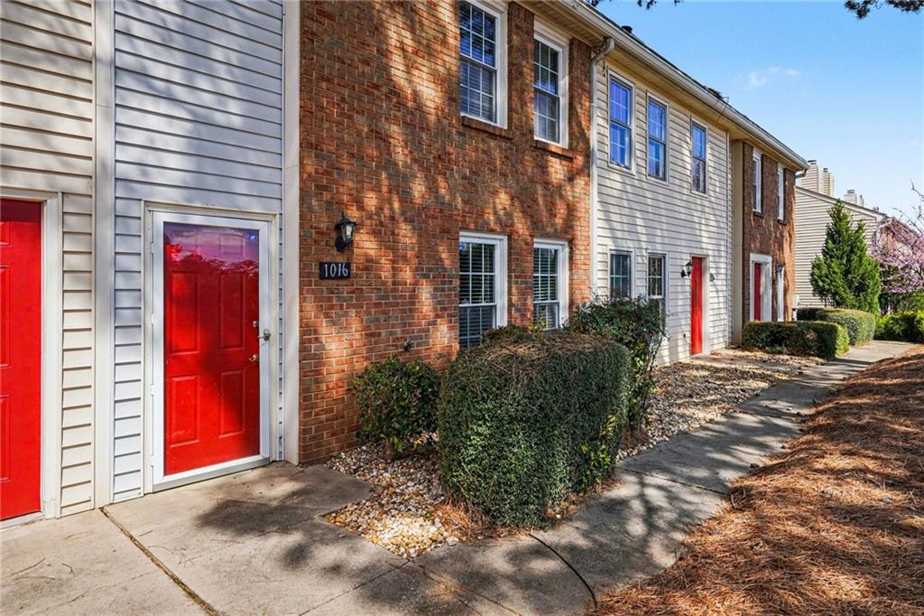 1016 Old Holcomb Bridge Road Property Photo 1