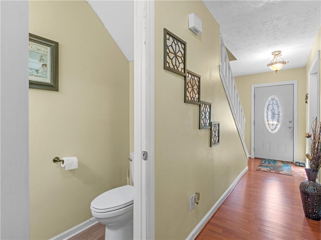 103 Oak Circle Property Photo 3