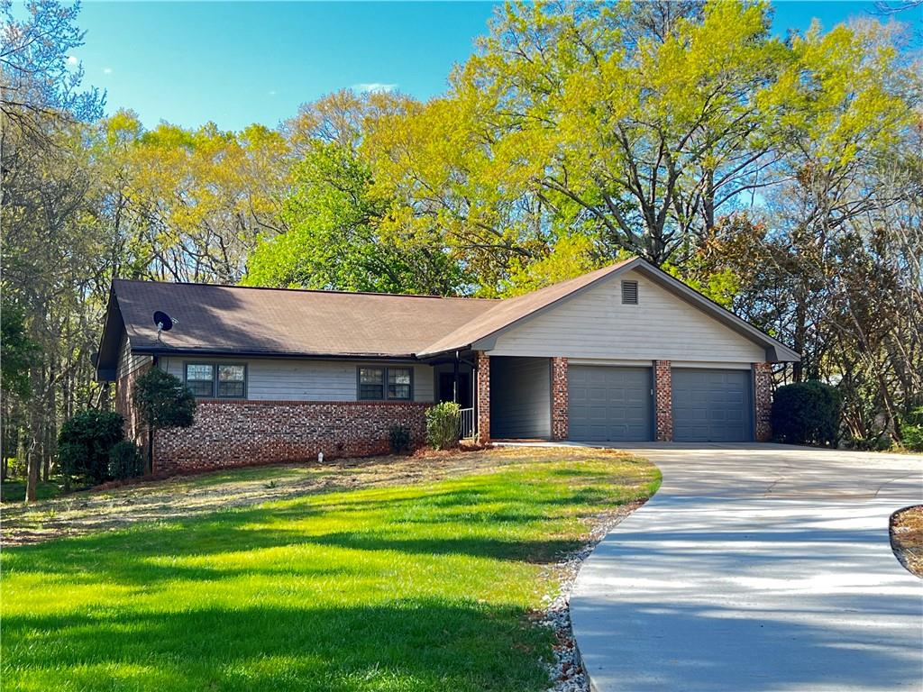 2115 Oak Hill Road Property Photo 1