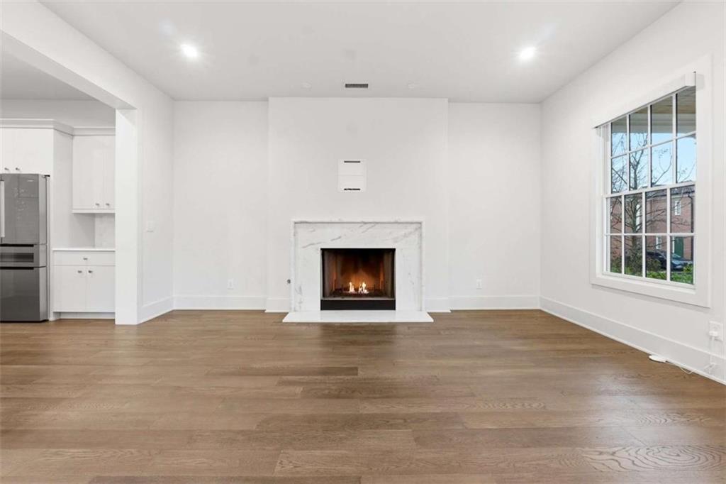 215 3rd Street Property Photo 8