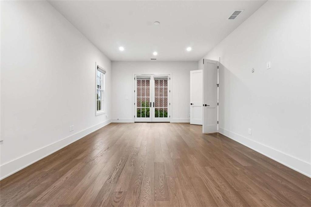 215 3rd Street Property Photo 22