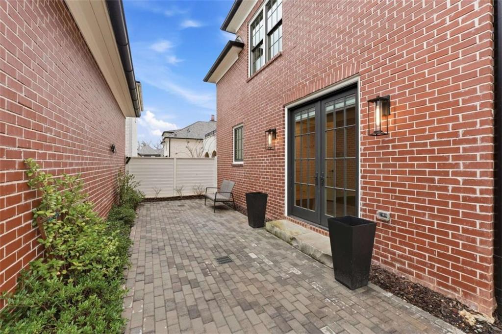 215 3rd Street Property Photo 44