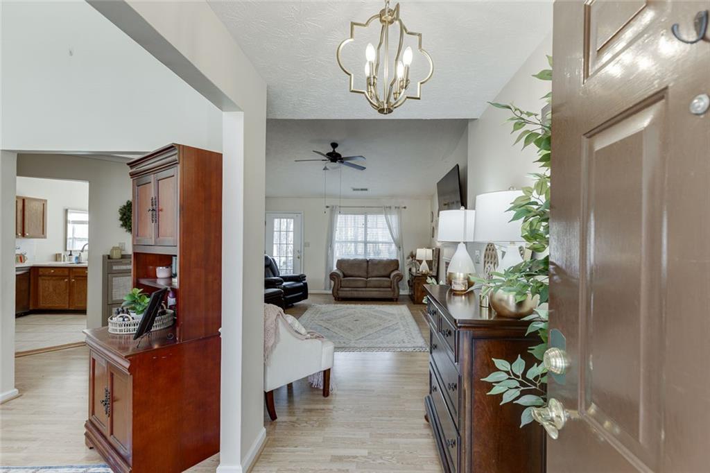 2340 Heatherton Circle Property Photo 3