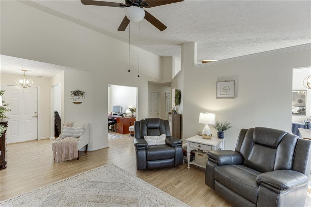 2340 Heatherton Circle Property Photo 8