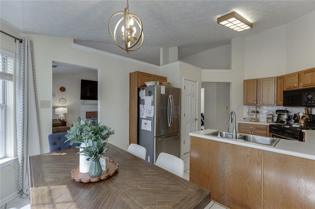 2340 Heatherton Circle Property Photo 16