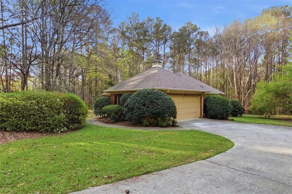 3197 Spring Lake Drive Property Photo 4