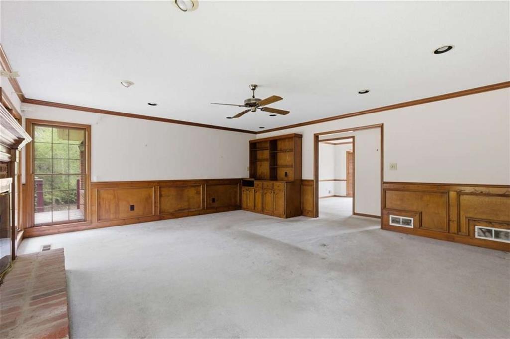 3197 Spring Lake Drive Property Photo 9