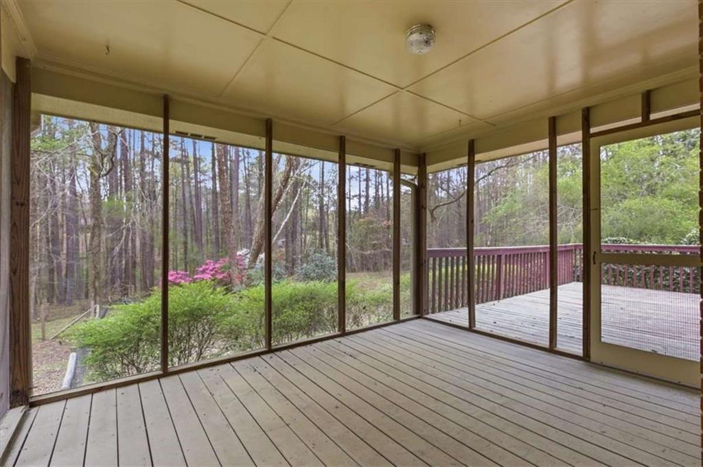 3197 Spring Lake Drive Property Photo 11
