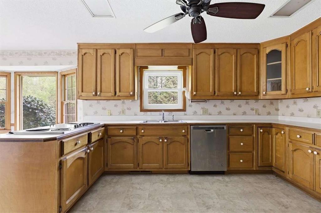 3197 Spring Lake Drive Property Photo 12