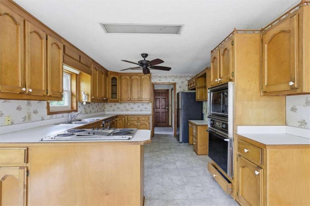 3197 Spring Lake Drive Property Photo 16