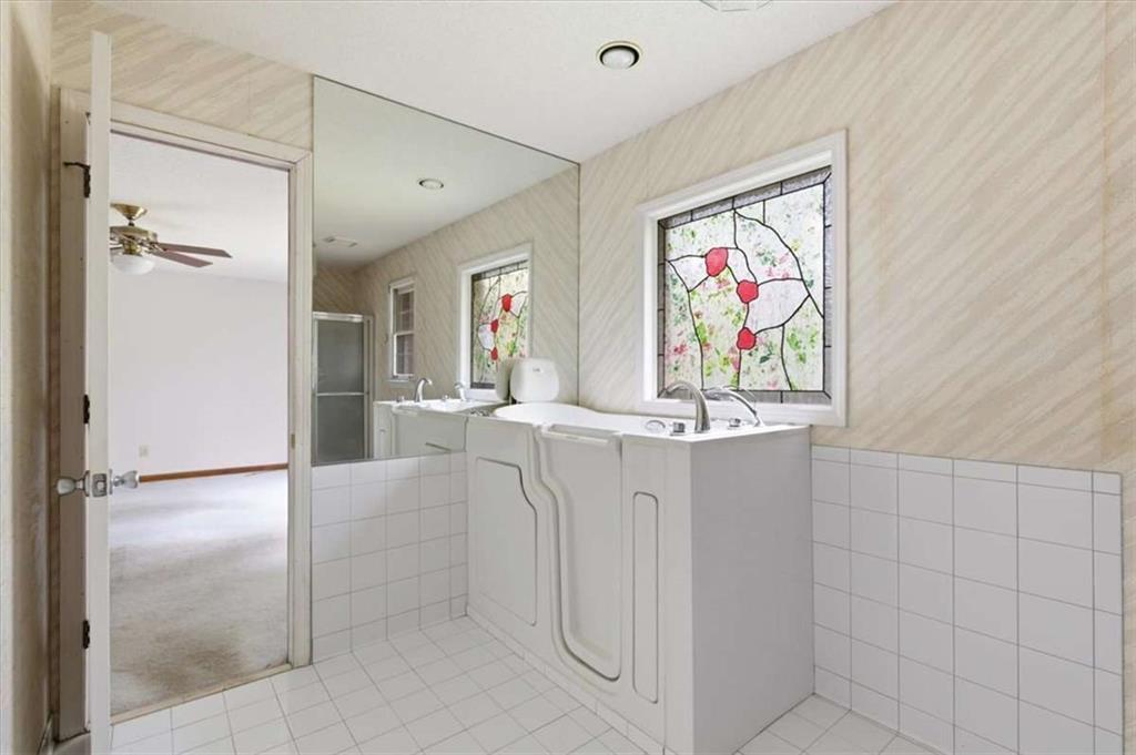 3197 Spring Lake Drive Property Photo 24