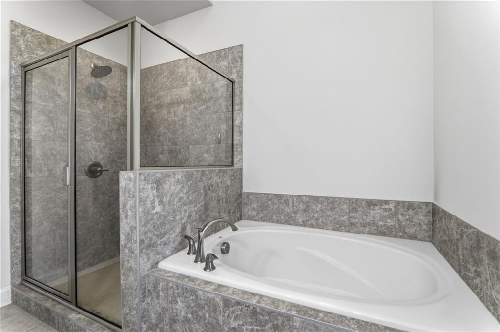 2051 Glenview Park Circle Property Photo 26