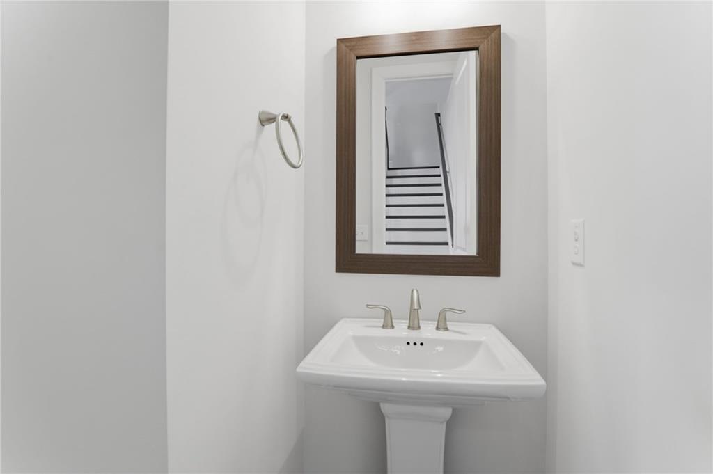 2051 Glenview Park Circle Property Photo 33