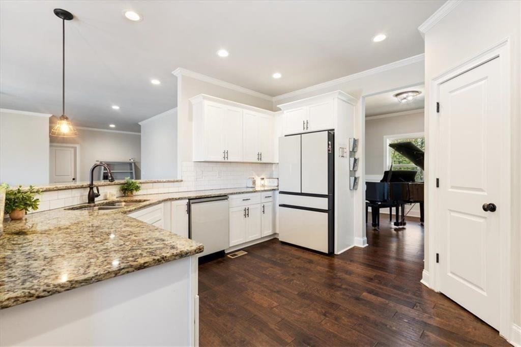 102 River Point Road Property Photo 15
