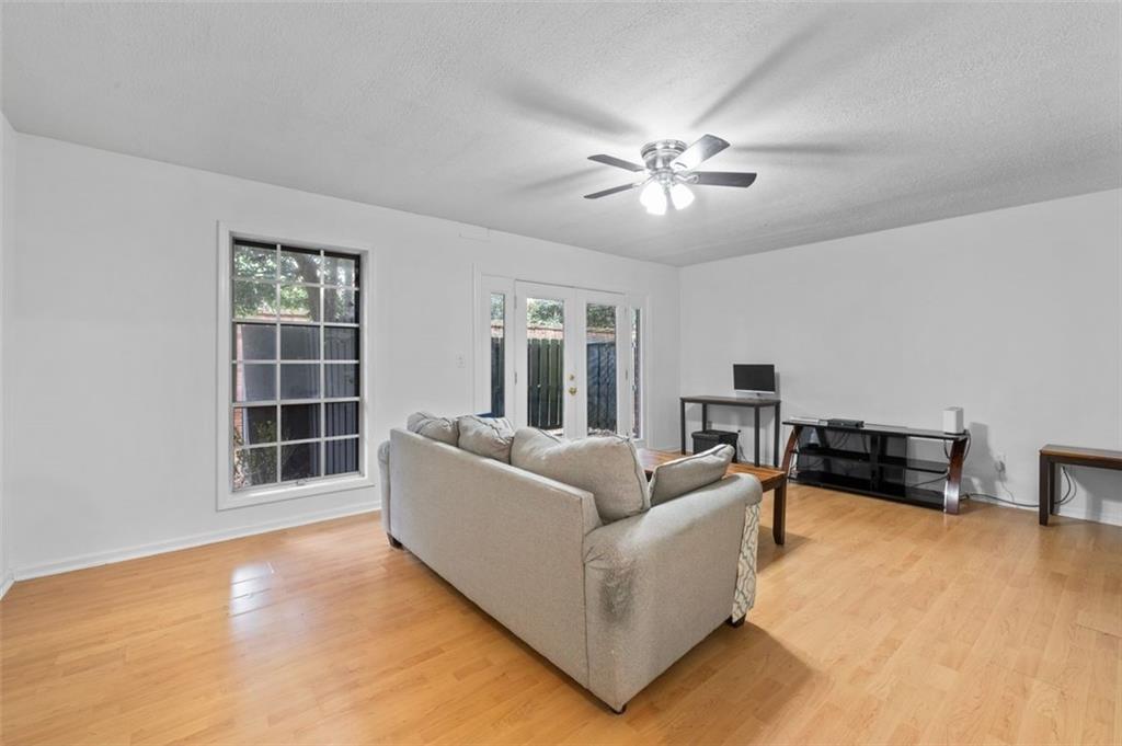 6851 Roswell Road Unit D28 Property Photo 4