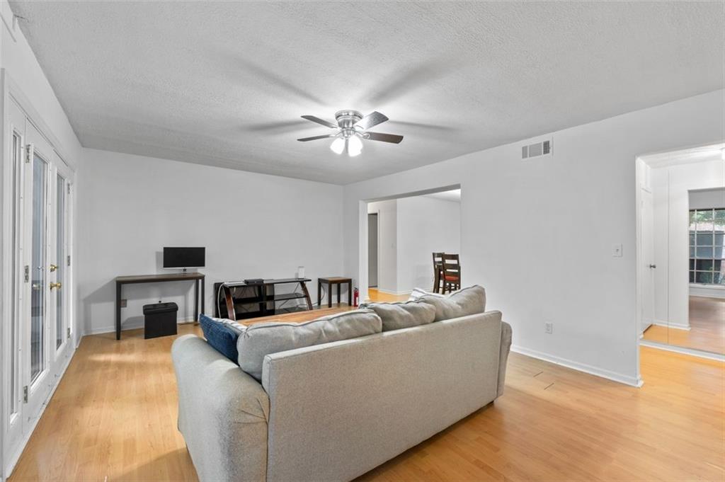6851 Roswell Road Unit D28 Property Photo 5