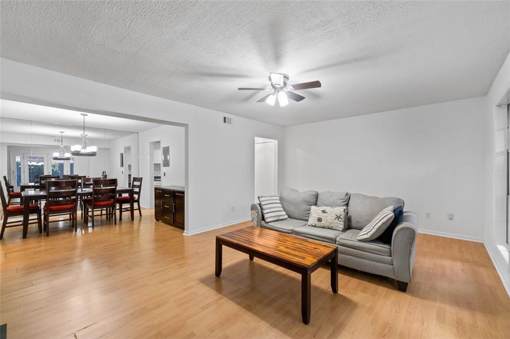 6851 Roswell Road Unit D28 Property Photo 6