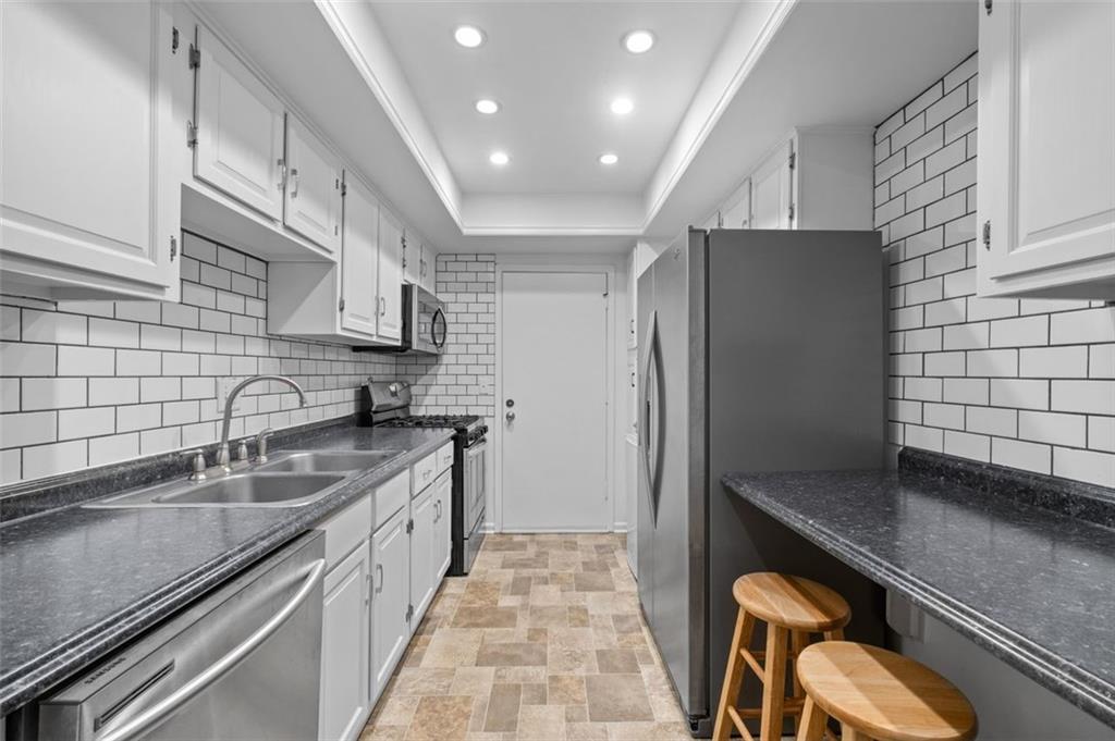 6851 Roswell Road Unit D28 Property Photo 10