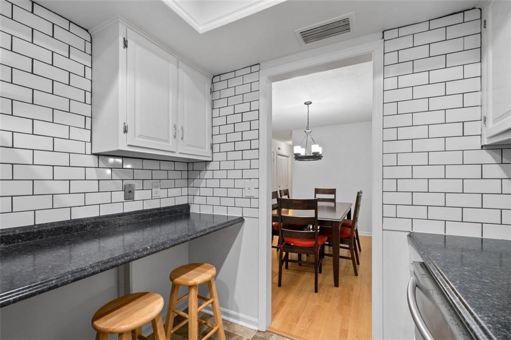 6851 Roswell Road Unit D28 Property Photo 12