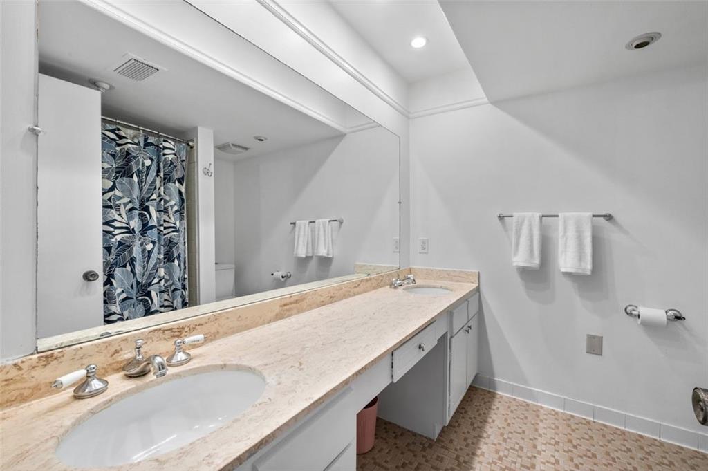 6851 Roswell Road Unit D28 Property Photo 17