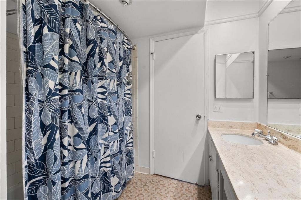 6851 Roswell Road Unit D28 Property Photo 18