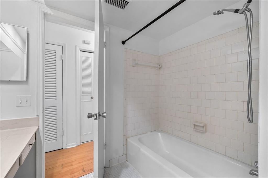 6851 Roswell Road Unit D28 Property Photo 22