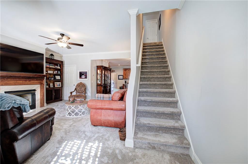 618 Manor Way Property Photo 4