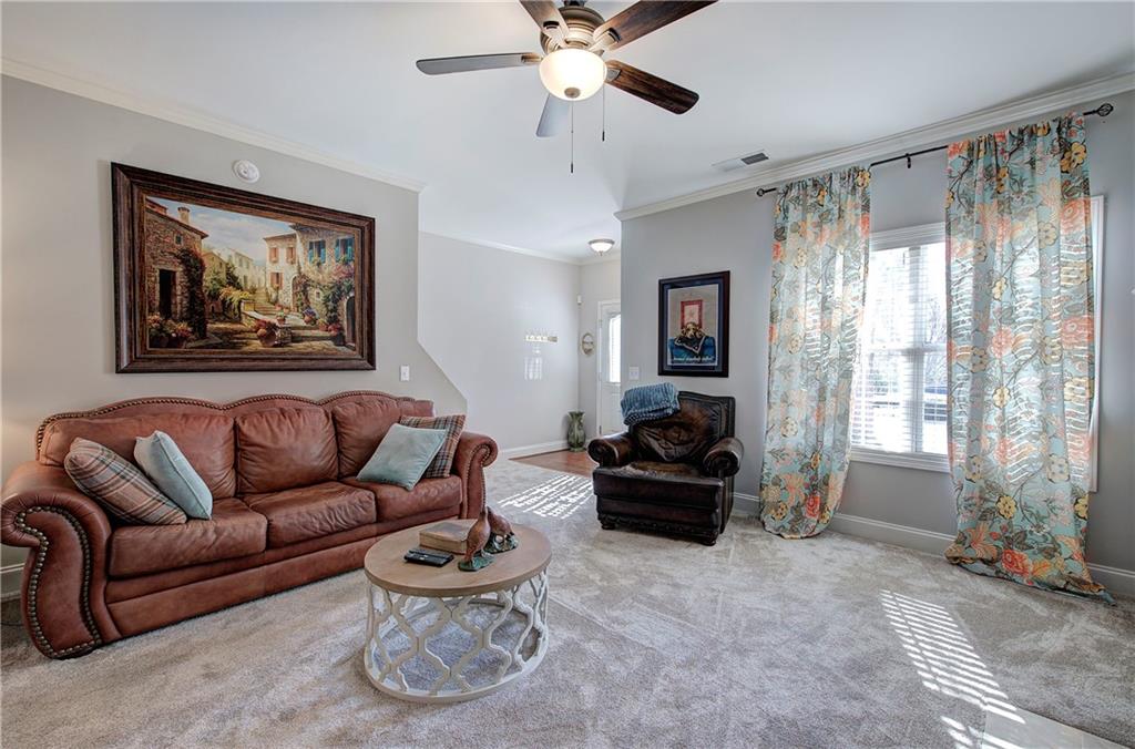 618 Manor Way Property Photo 6