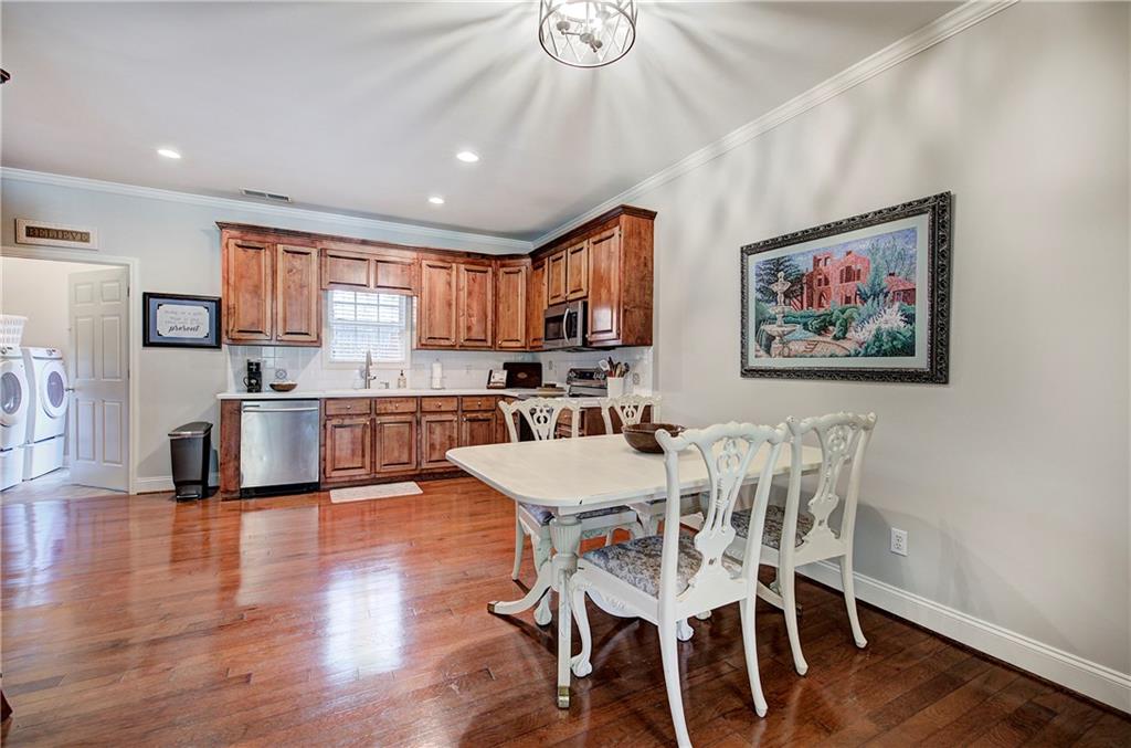 618 Manor Way Property Photo 12