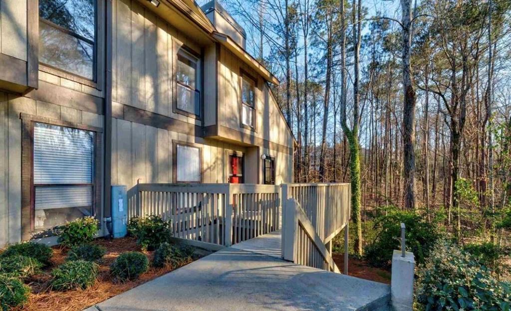 709 Woodcliff Drives Property Photo 2