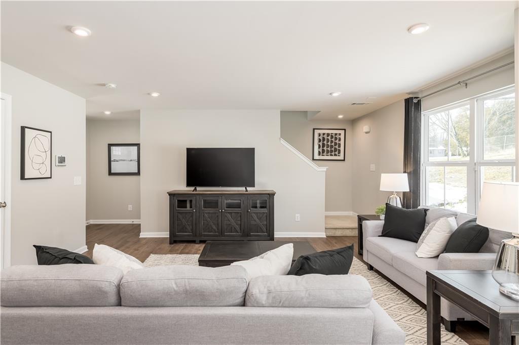 7748523 Property Photo 3