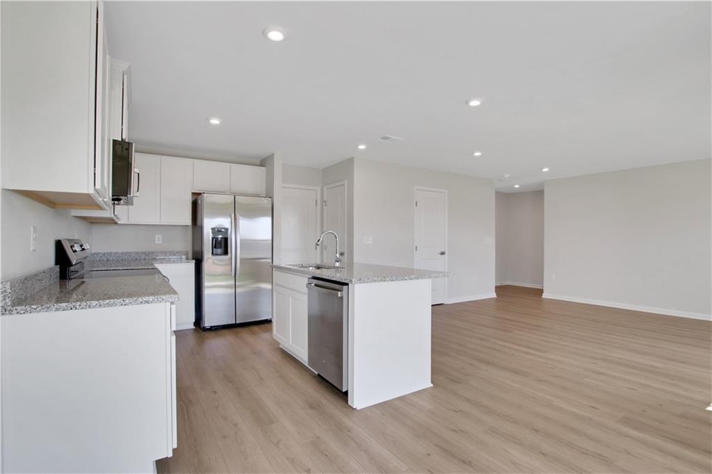 7749409 Property Photo 3