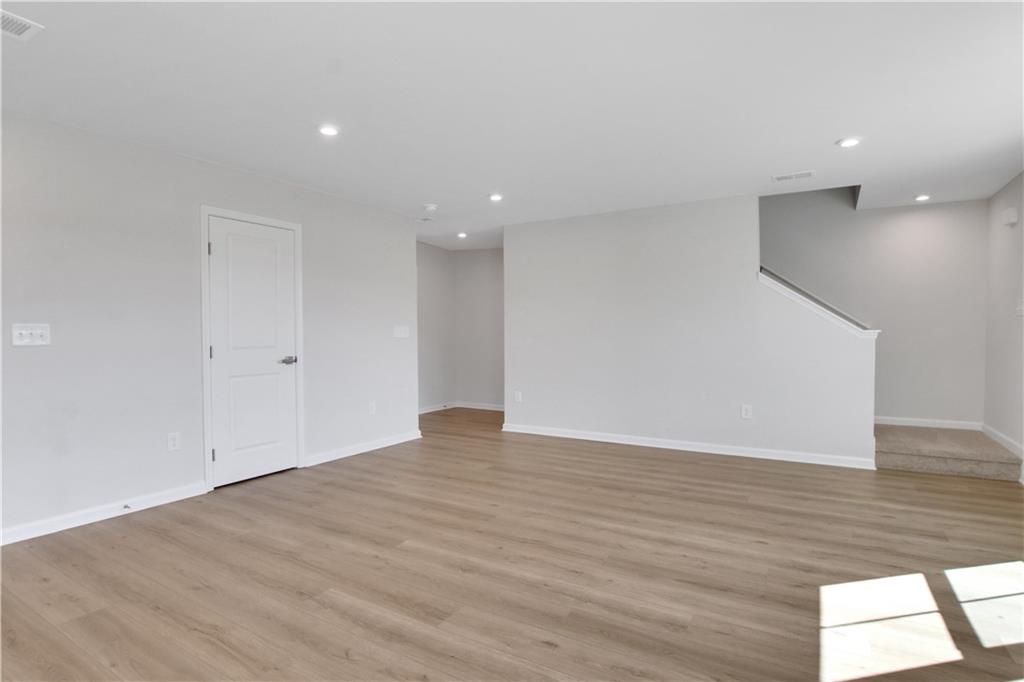 7749409 Property Photo 6