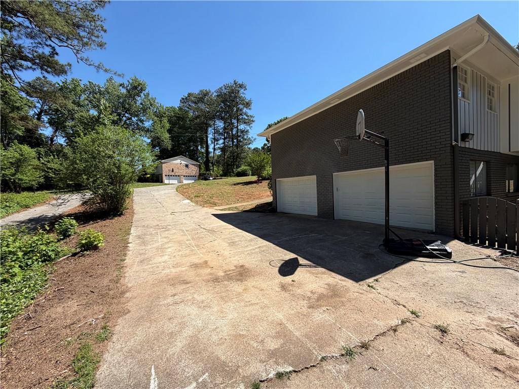 3336 Camelot Drive Property Photo 4