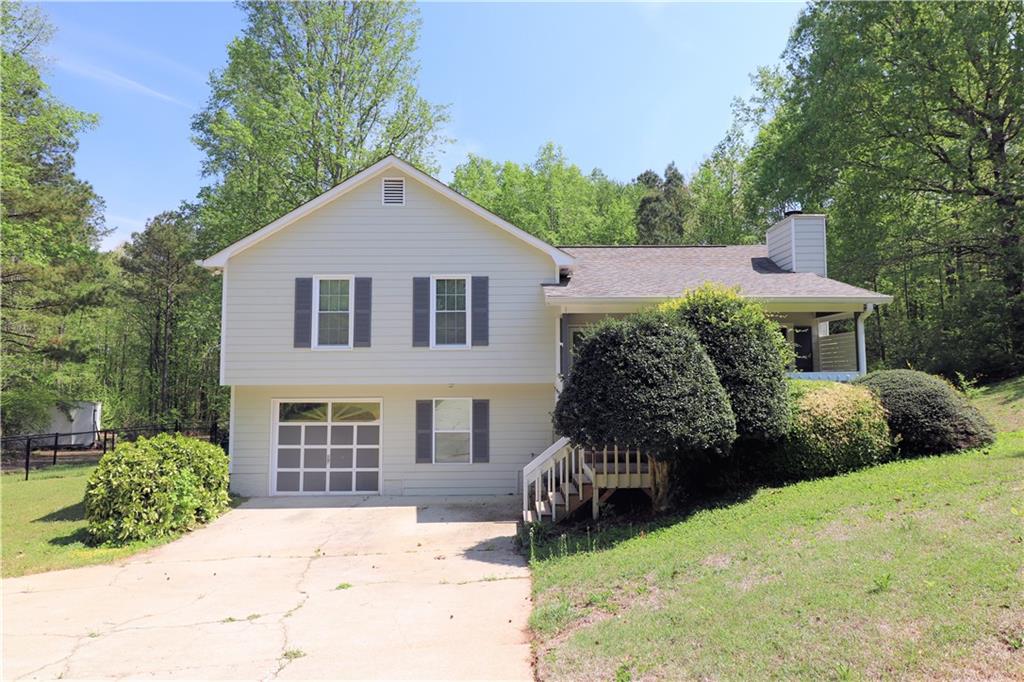 192 Deerfield Drive Property Photo 2