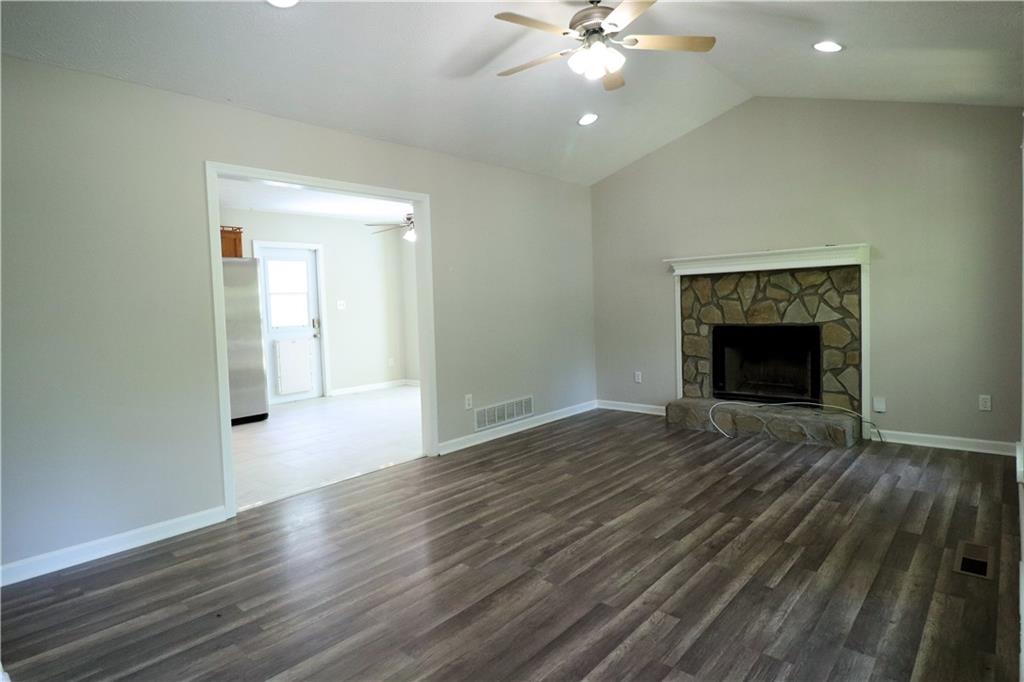 192 Deerfield Drive Property Photo 4