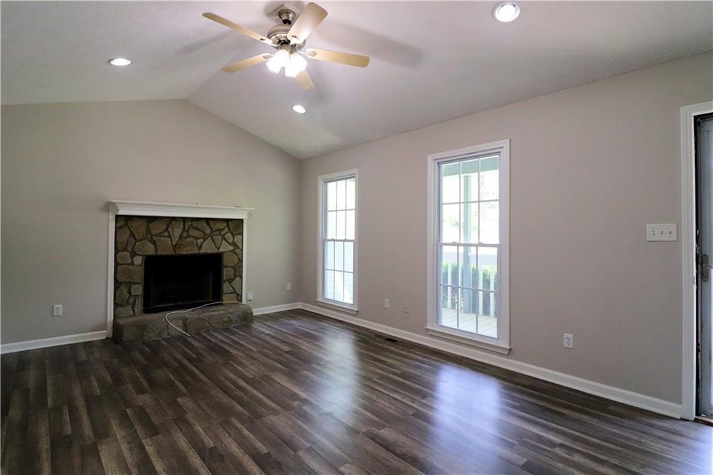 192 Deerfield Drive Property Photo 5