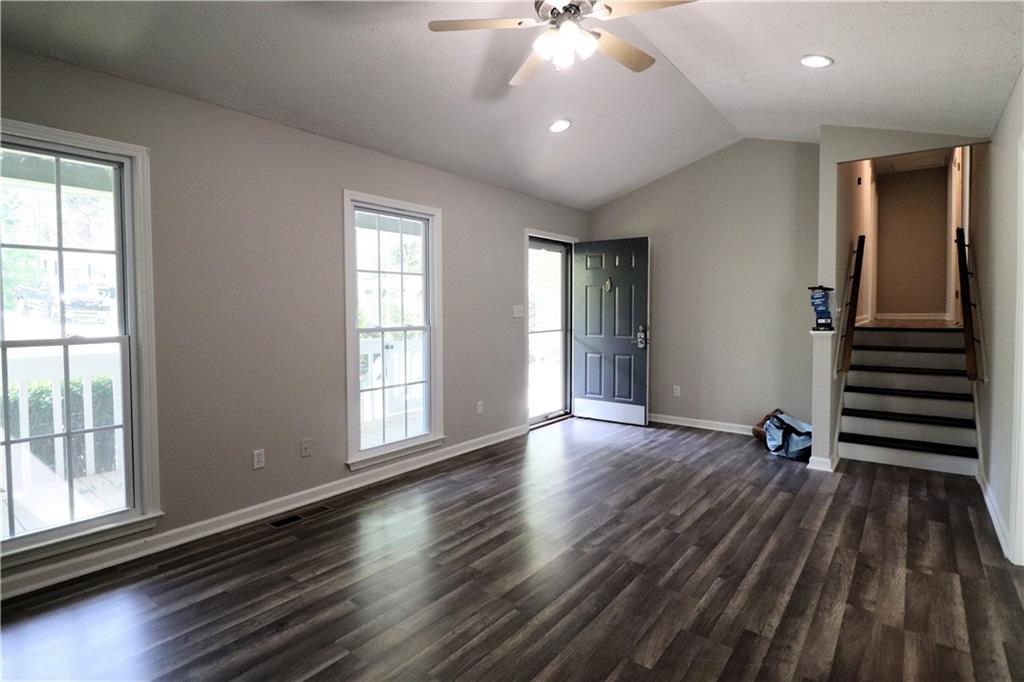 192 Deerfield Drive Property Photo 6