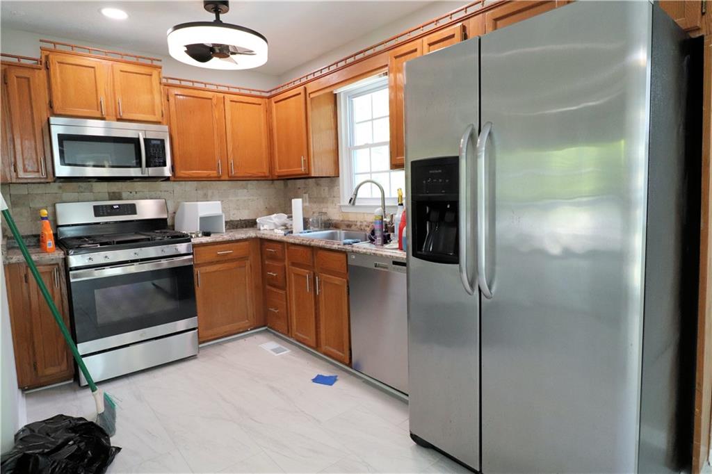192 Deerfield Drive Property Photo 8