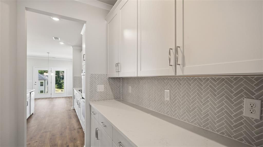 1907 Endress Circle Property Photo 9