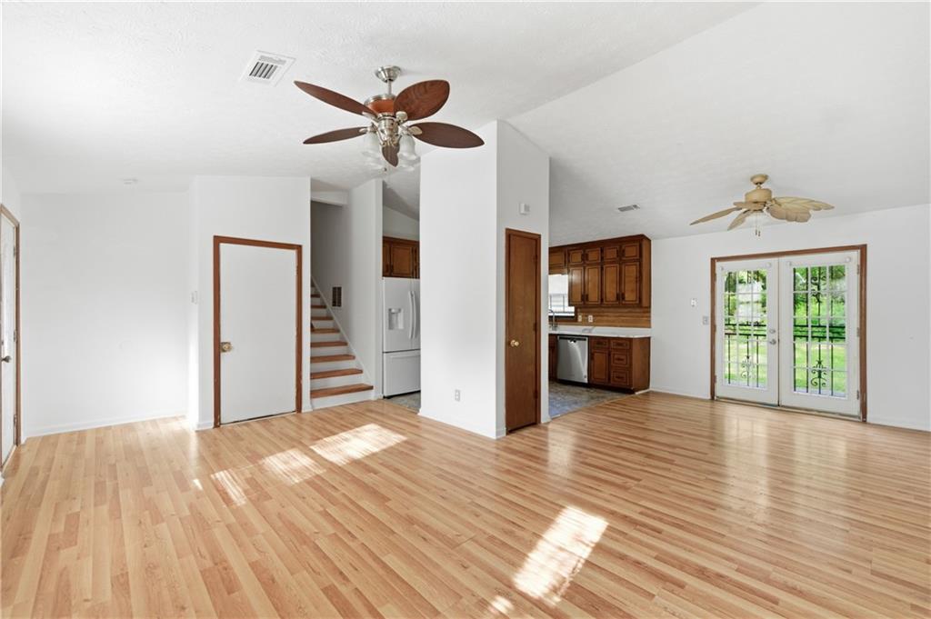 1169 Dustin Court Property Photo 6