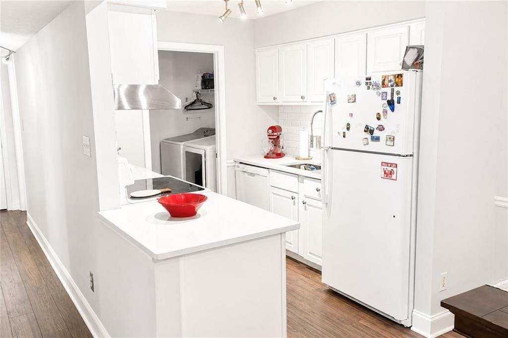 5151 Roswell Unit 7 Property Photo 8