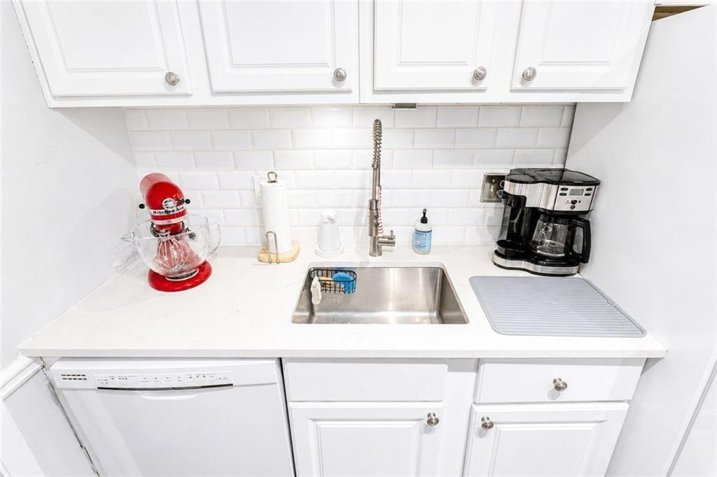 5151 Roswell Unit 7 Property Photo 10